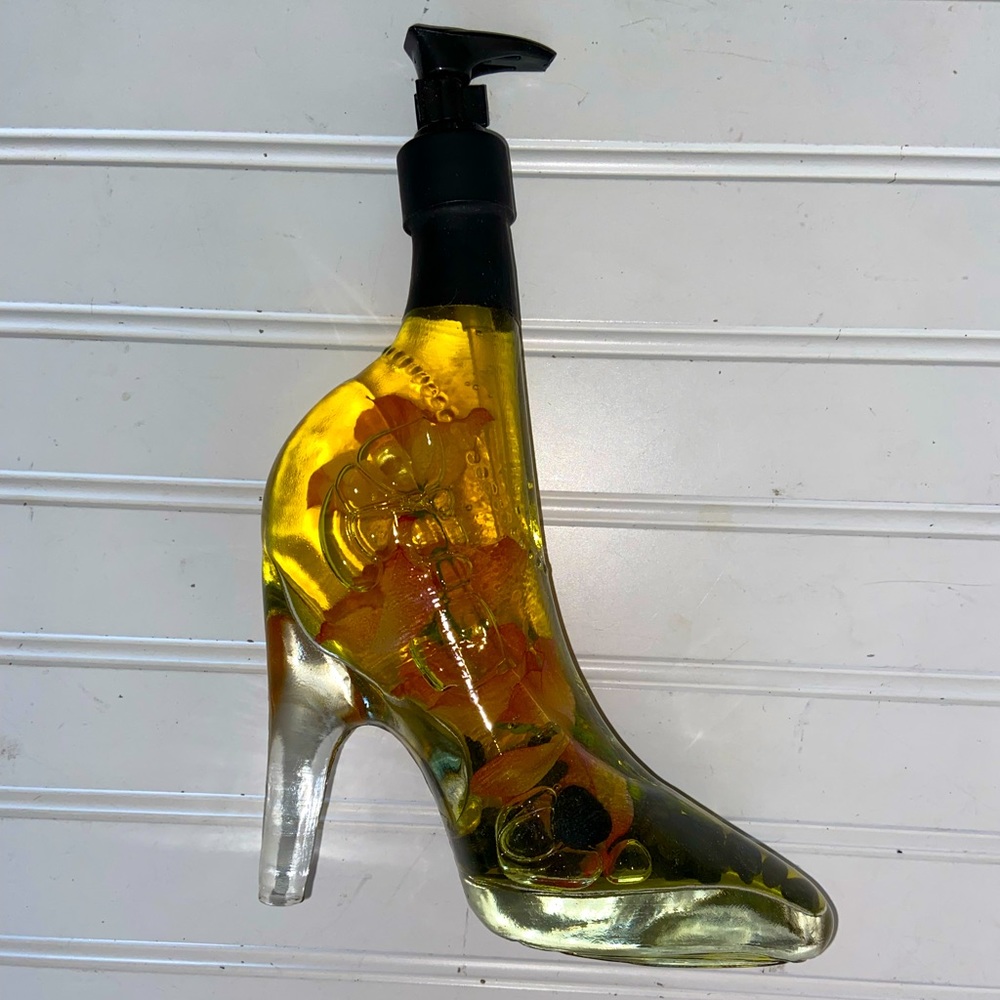 Elegant High Heel Soap Dispenser - Black and Yellow